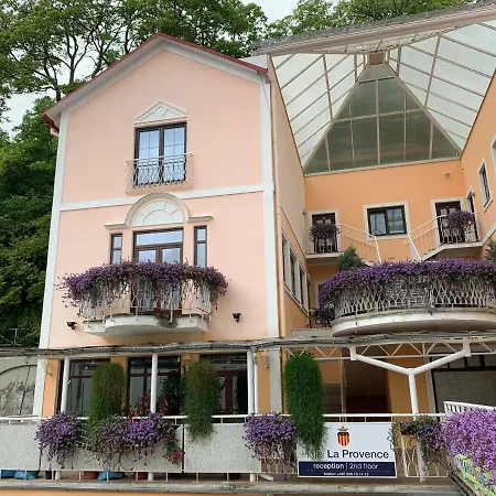 Apartma La Provence 3*